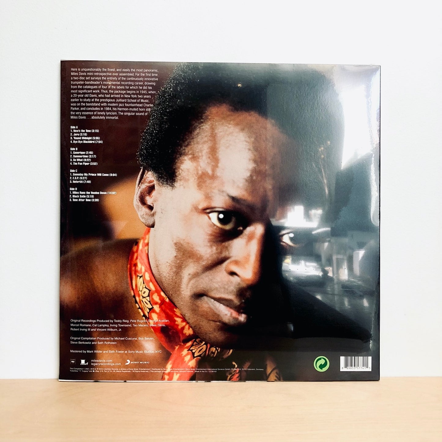 Miles Davis - The Essential Miles Davis. LP