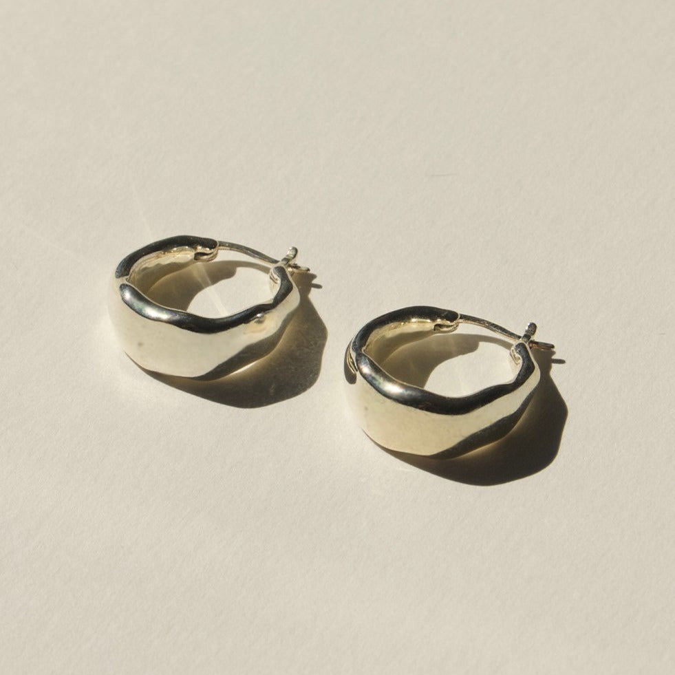 Load image into Gallery viewer, Brie Leon - Organica Curved Earrings, Silver
